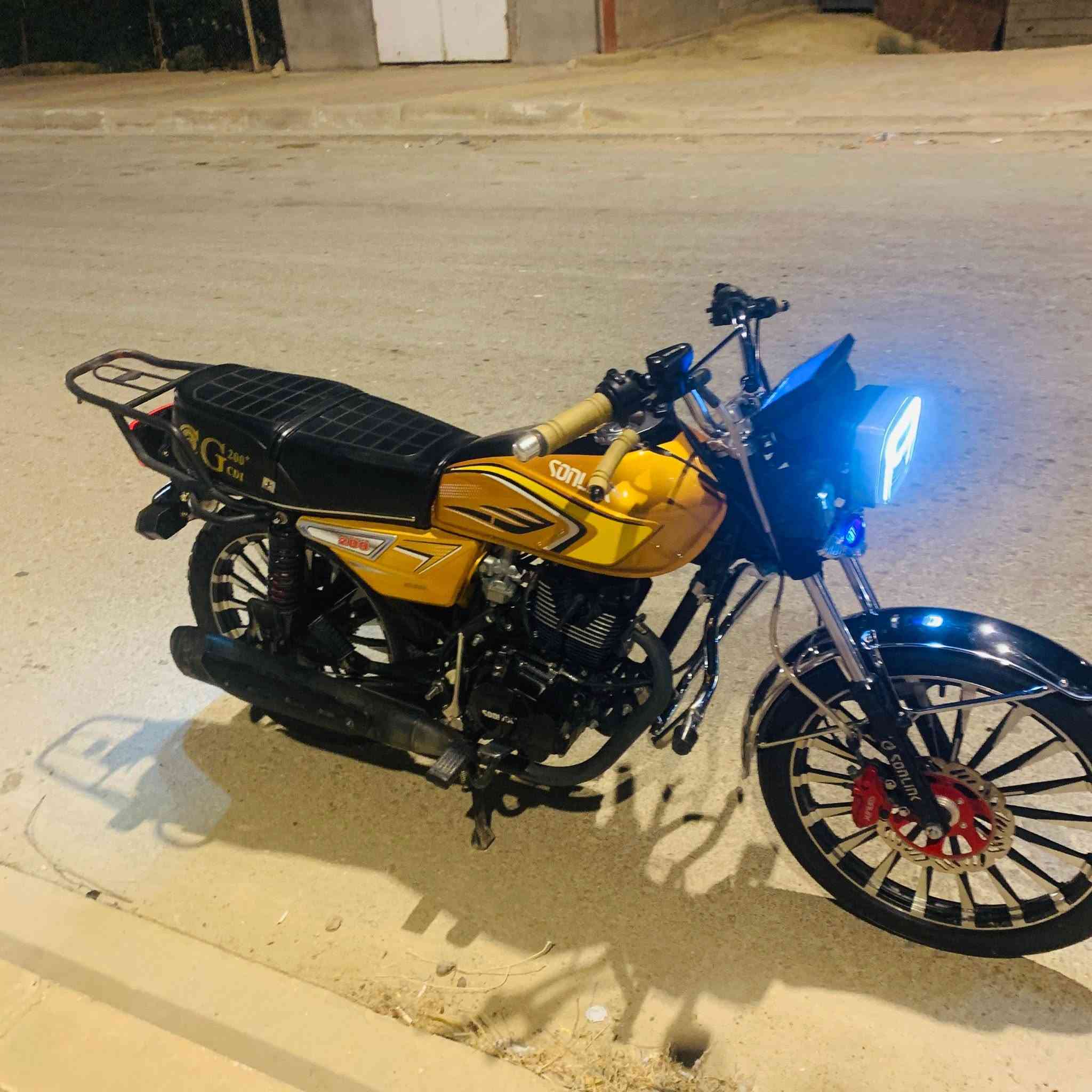 سلام عليكم 
دراجه للبيع 
  سولنك 2025 محرك 
 200  سعر 875 وبي مجال 
دراجه نضيف واحد عله واحد 
***********📞 📞
