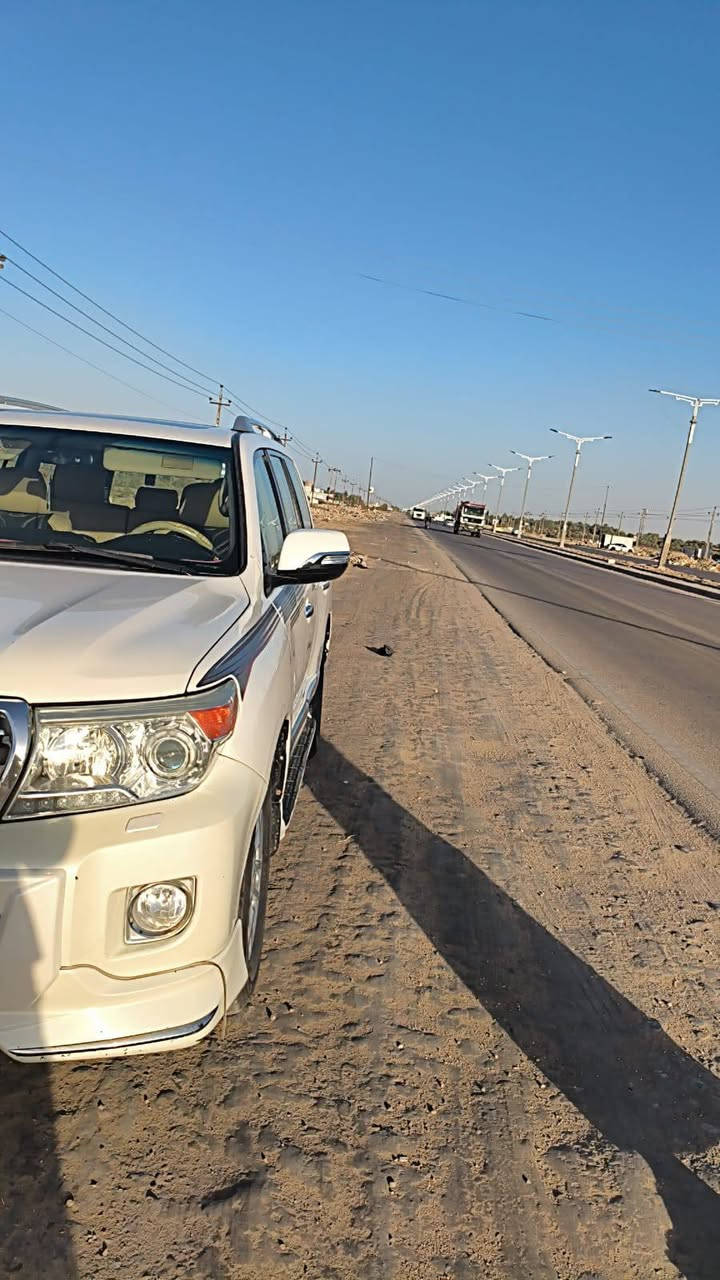 السلام عليكم لاندكروز موديل 2014  رقم بغداد المكان ذي قار مركز  محرك سته جاهز  اتصال على الرقم *********** السعر 325
