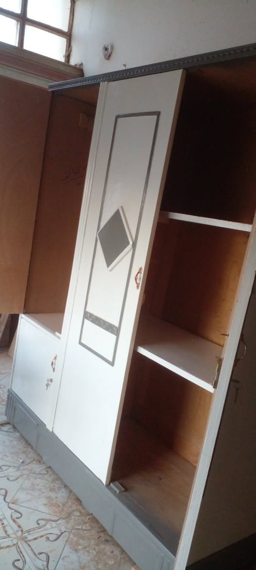 كنتور  ابو ثلاثة  باب مستخدم  سعر 160محل نجار الفرقان شارع جمعيه قرب جامع اهلي بيت رقم مبايل  ***********
