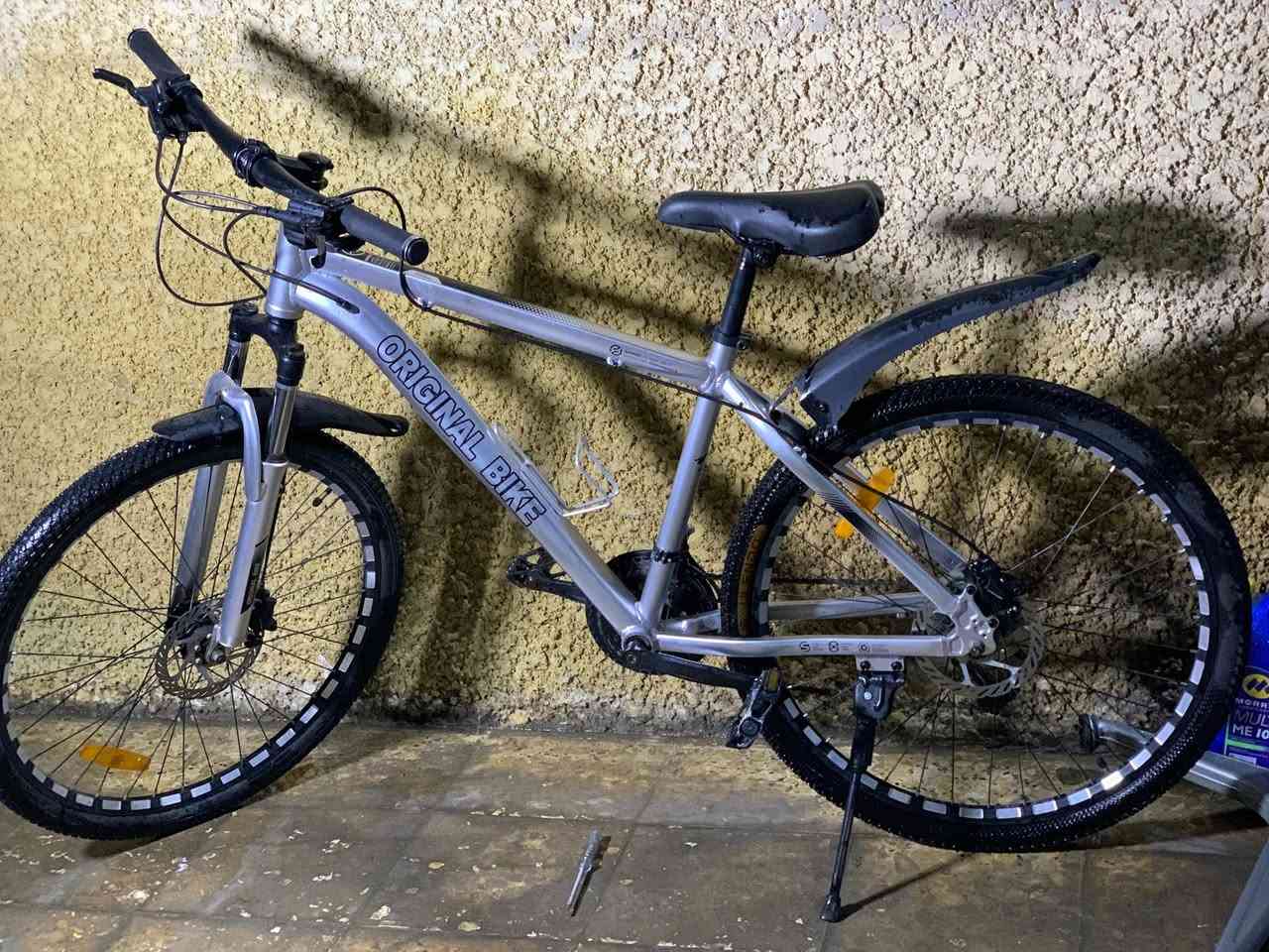 السلام عليكم
بايسكل (MTB) – Original Bike
حجم ٢٦
الإطار: ألمنيوم خفيف وقوي
السرعات: تبديل خلفي ٨ امامي ٣ 
الفرامل: دسك أمامي + خلفي
دبلات تنقفل تنفتح + مساعد يمتص الصدمات 
تايرات جدد ضد الكزاز ول سلي 
اخو الجديد استعمال قليل وبل حقيقه انظف واحله 
السعر ١١٠ الف وبي مجال بسيط
للاستفسار التواصل ماسنجر وواتساب
***********
