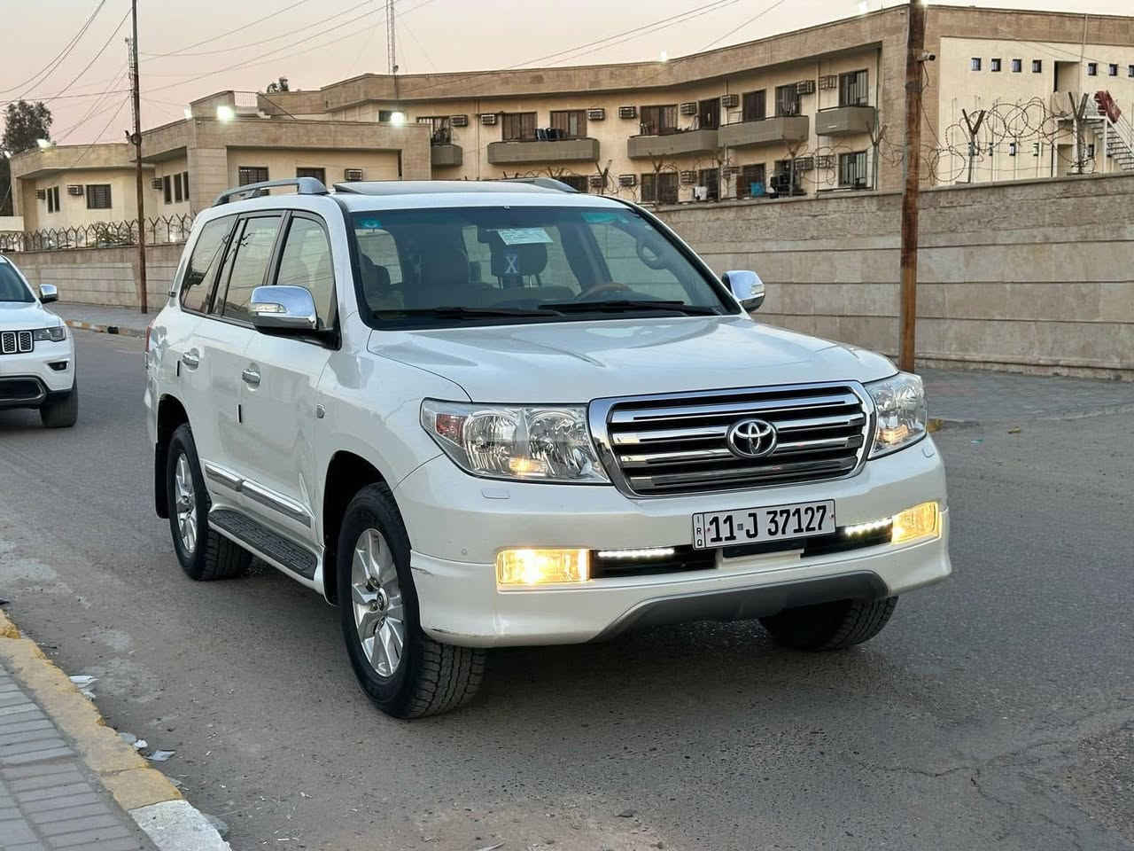 لاندكروز 2011
ستينيه اصل SAS
ماشيه 92 حقيقي 
كفاله عامه 
بدون ضربه او صبغ او تبديل 
مكينه 6 
تخم تاير جديد 
صدر حداديه كير مكينه خير من الله 
بسمي تحويل ثاني يوم 
مكاني بغداد 
***********
