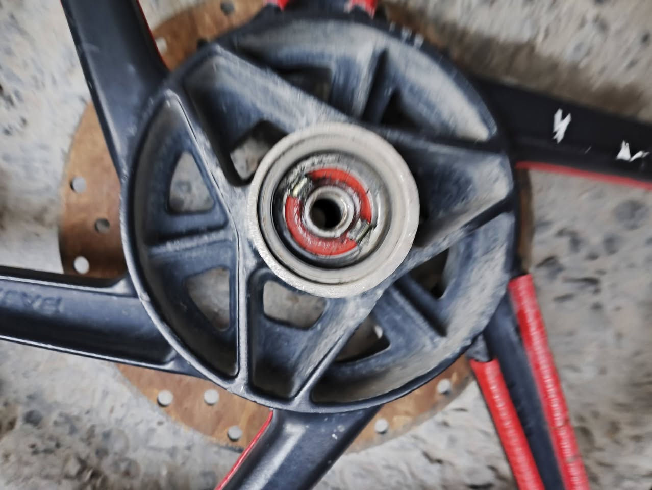 سلام عليكم
ويل بوكسر أصلي 6ريش 
وتاير چوبلس 
سعره 50
مكاني بغداد الوشاش قريب ع الإسكان 
رقمي ***********
