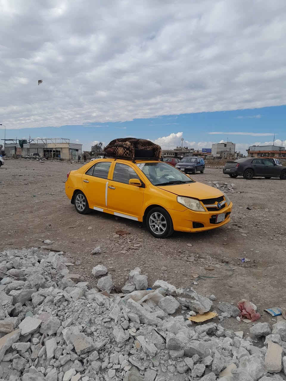 بسم الله الحمدالله بسبب لوعود الكاذبه جيلي ام كي موديل ١١ للبيع محرك كورله كير صدر كلها شرط تحويل وكاله براحتك صاحب سنويه بكركوك 33وبيها مجال مكاني صلاح الدين لعلم *********** ويرهم مراوس
