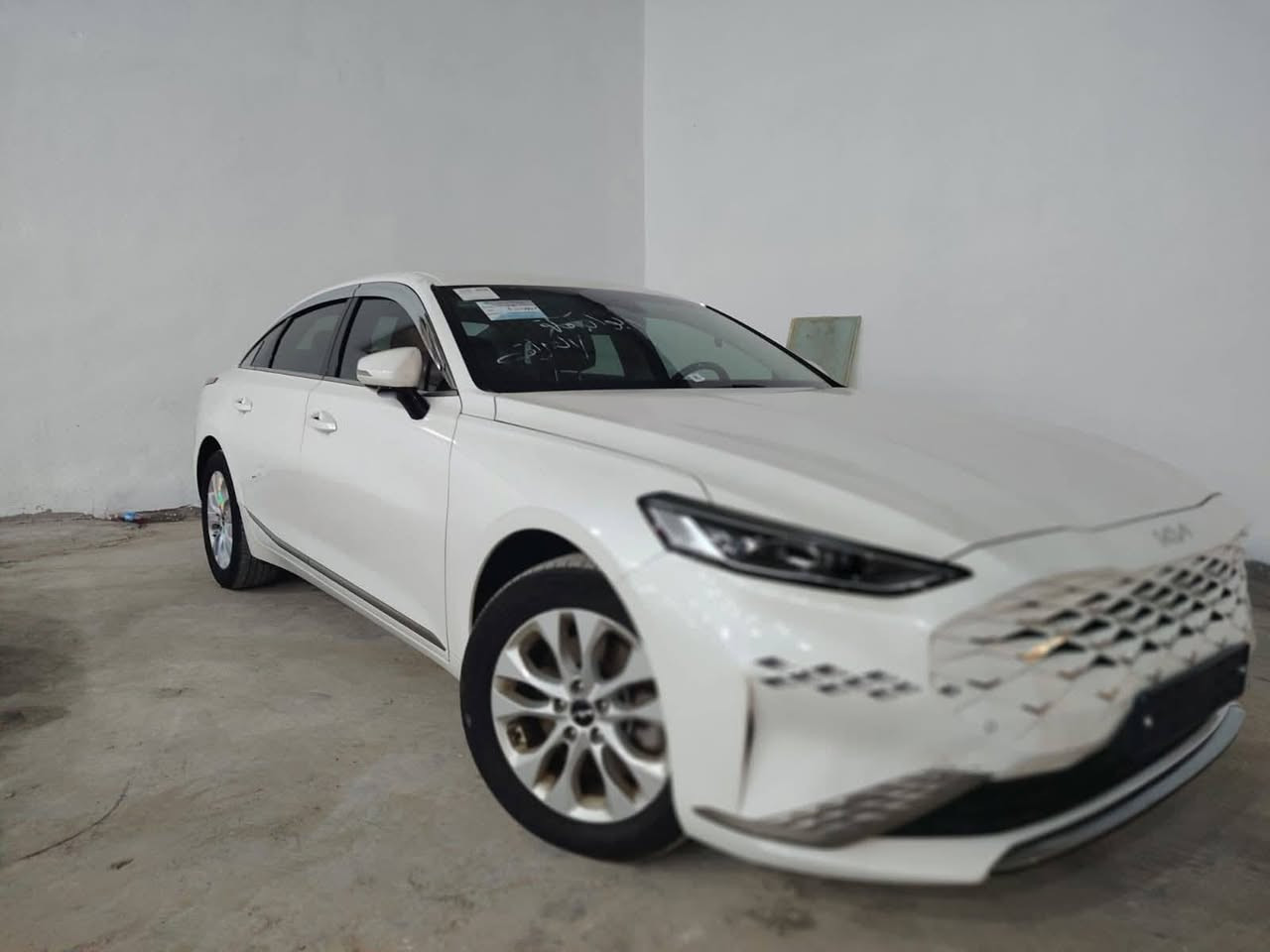 السلام عليكم 
للبيع kia K8 
موديل 23
غاز اصل 90 لتر 
السياره 6 سلندر 
قطعتين تبريد
داخل جلد اسود 
كشن لسائق تتدفه _ تبريد  _ مساج
المقود تتدفه
4 انظمه قياده 
لايت زنون بلادي مع اوتو 
رادار +تحديد مسار 
وبعد هواي بيه مواصفات 
ملاحظه ابيعك سونار  
الضرر شبر واحد بالعراق ولباقي كفاله 
السعر 196 قابل للتفاوض
للاستفسار ***********
               ***********
