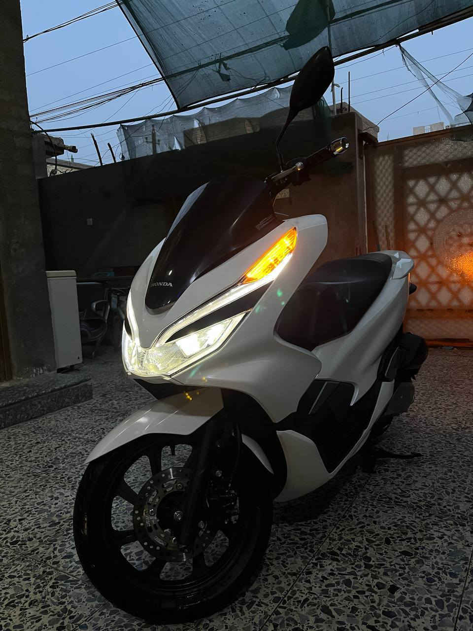 هونده PCX جيل الثالث ياباني ((مكينه 125))
رقم شاصي JF ياباني الون ابيض بل واقع احلا من الصور

مكينه مكفوله جديده خير من الله ما بيها شخط

. فول مواصفات دبل اشاره بصمه وقوف ذاتي بل ازدحام.

ماشيه 29 الف تخم تاير جديد بلادي

 بصمتين بيها حساس وقوف ازدحام

جديده بل واقع احلا من الصور مكينه ناعمه

((مكان بغداد. السعر اتصل ودلل *********** ))
