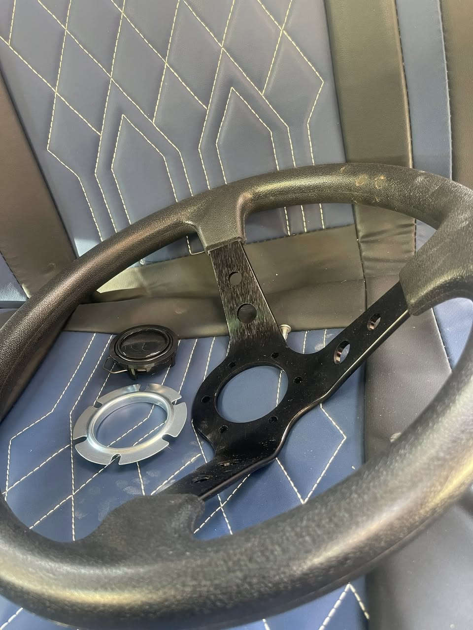 ستيرن رياضي لكل السيارات  وتوصيل كل المحافظات ب٣ فقط.  ***********
