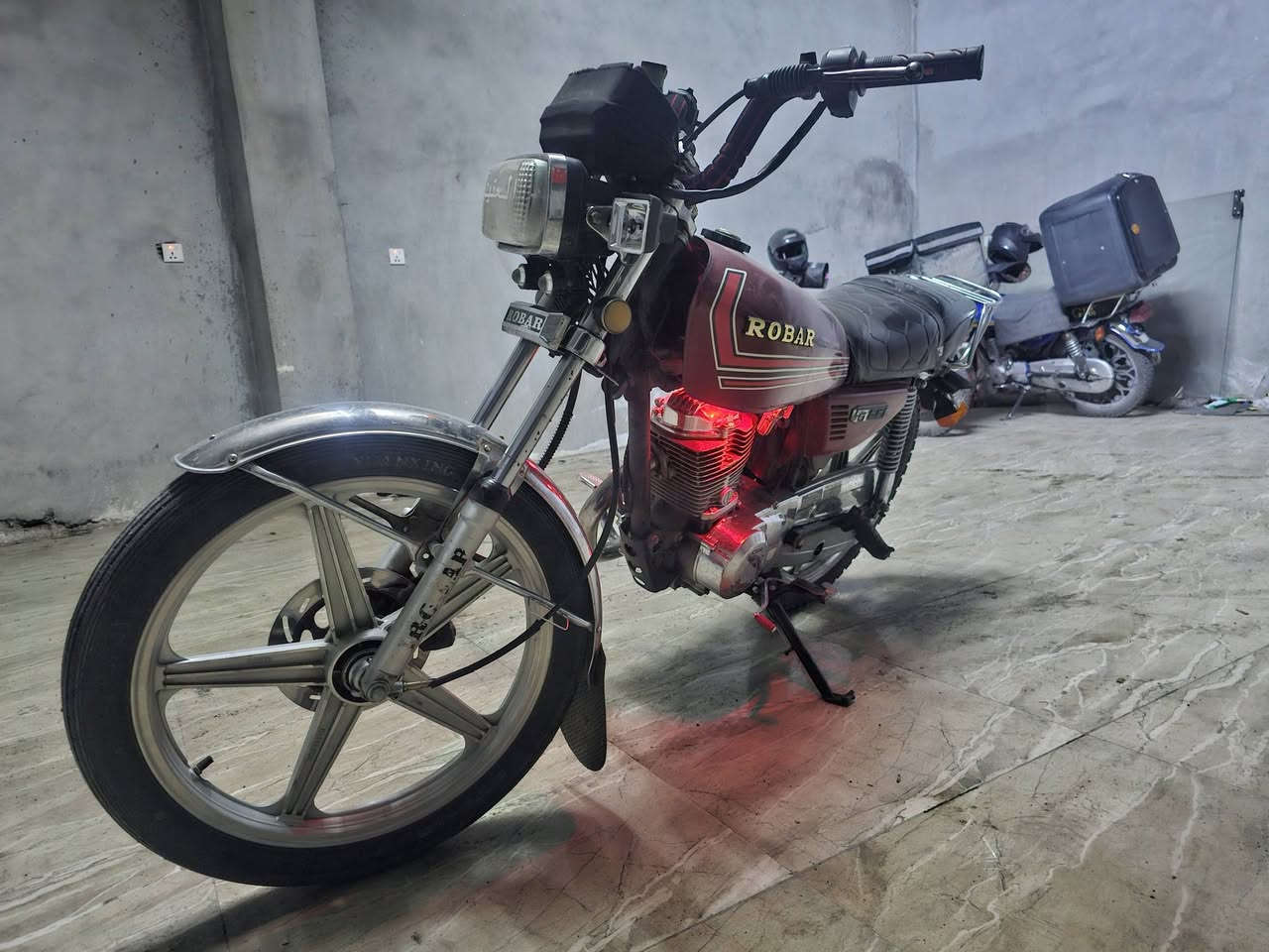 السلام عليكم
ياجبار يارب اخواتي روبار 2018 
5 غيارات فاضي ماكينه دهب منفيس موجود
طالبين 450 الف وسكره للمعتمد ***********
