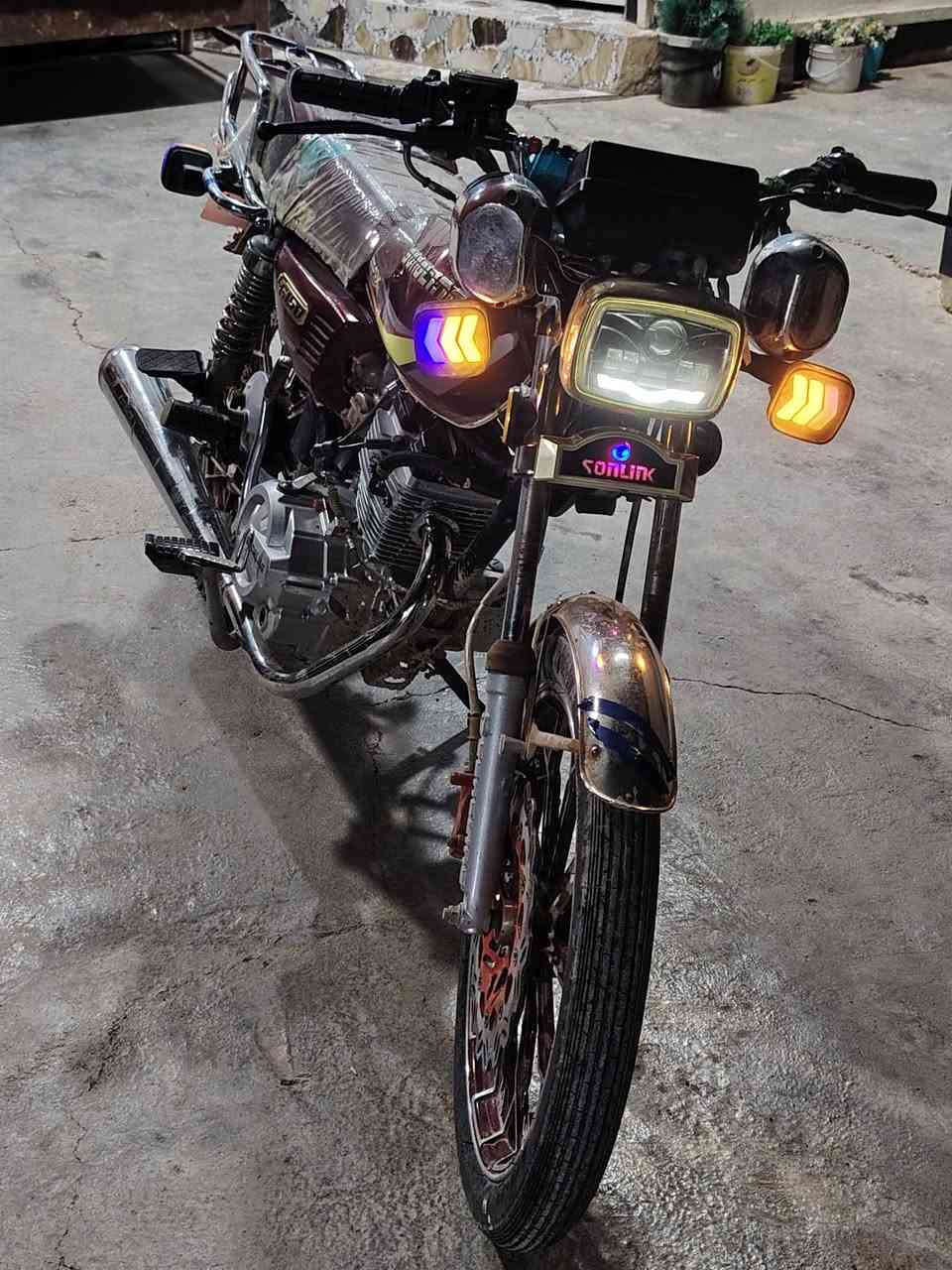 سلام عليكم
دراجه سيفان للبيع موديل 24
محرك شركه ما مفتوح ناقصها بك لايت
دبلات الاماميه رايدلهن تجفيت سعر عل خاص


**إذا كنت صاحب هذا الإعلان وتريد حذفه لأي سبب، رجاءا أرسل رسالة إلى الدعم الفني**