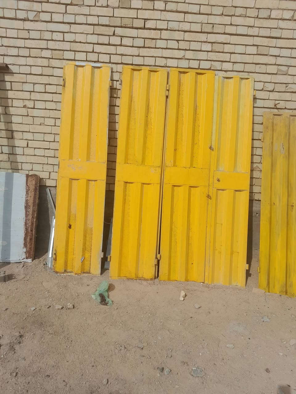 للبيع بسعر مناسب ابواب دفترية عدد٣ سندويش٥متر عدد٢ سندويش٢ونص ومترين عدد٢ مرايات عدد٣ كربلاء
واتساب ***********
