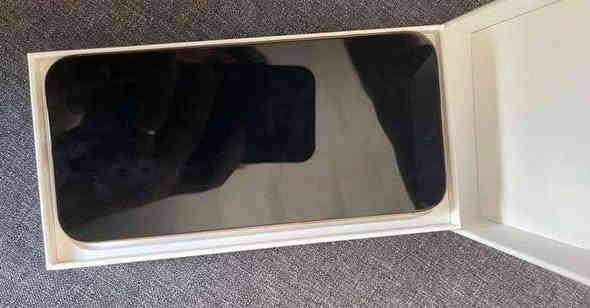 ايفون ١٦ برو ماكس 
ماستر شرق اوسط تك سيم كارت 
ذاكرة ٢٥٦ بطارية ١٠٠ قبل شهر اخذتة 
عارضة هسة بمليون و ٢٠٠ بي مجال للتواصل واتس او اتصال ***********
***********
