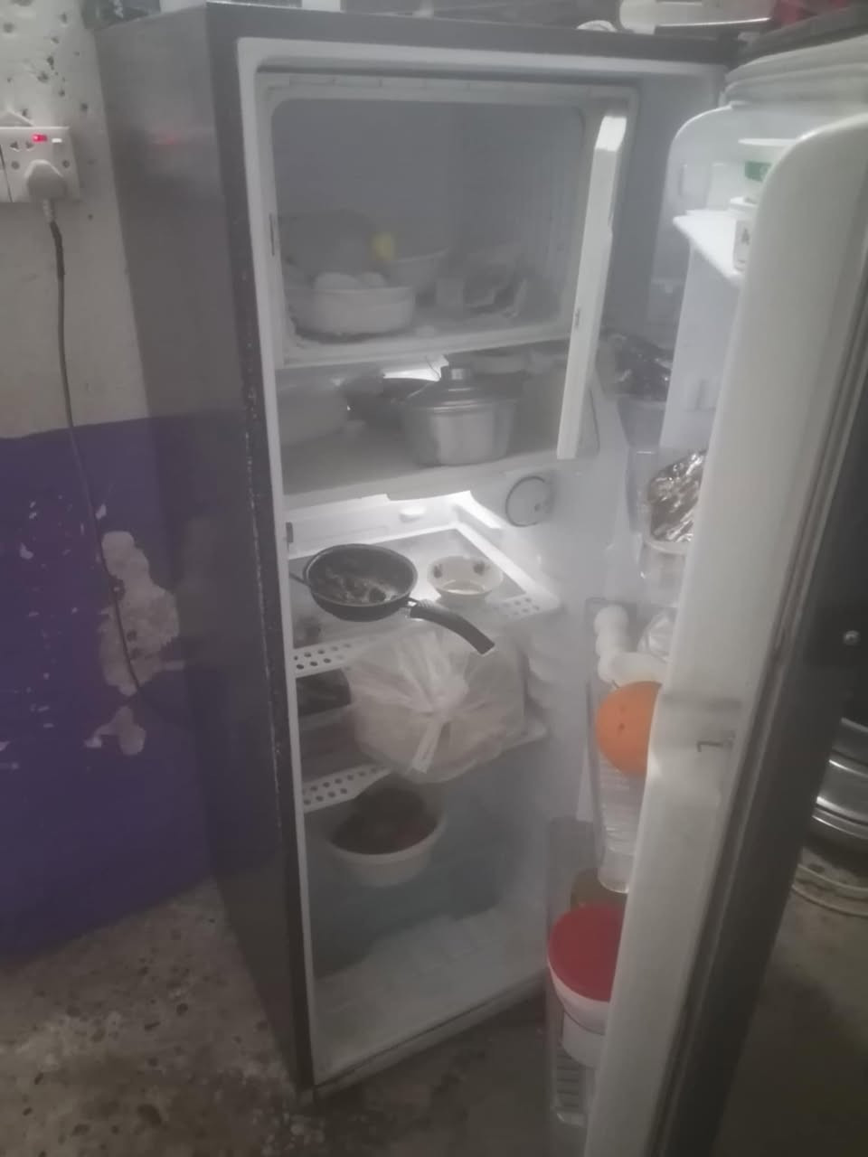 ثلاجات للبيع 
ثلاجة حجم وسط شغالة ونضيفة وتجميد فوول وما واصلة مصلح وبسعر 80 ألف العنوان موصل جانب الأيسر حي الانتصار 
ثلاجة حجم صغير شغالة ونضيفة وتجميد فوول وما واصلة مصلح وبسعر 40 ألف العنوان موصل جانب الأيسر زيونة 
#الجميع


**إذا كنت صاحب هذا الإعلان وتريد حذفه لأي سبب، رجاءا أرسل رسالة إلى الدعم الفني**