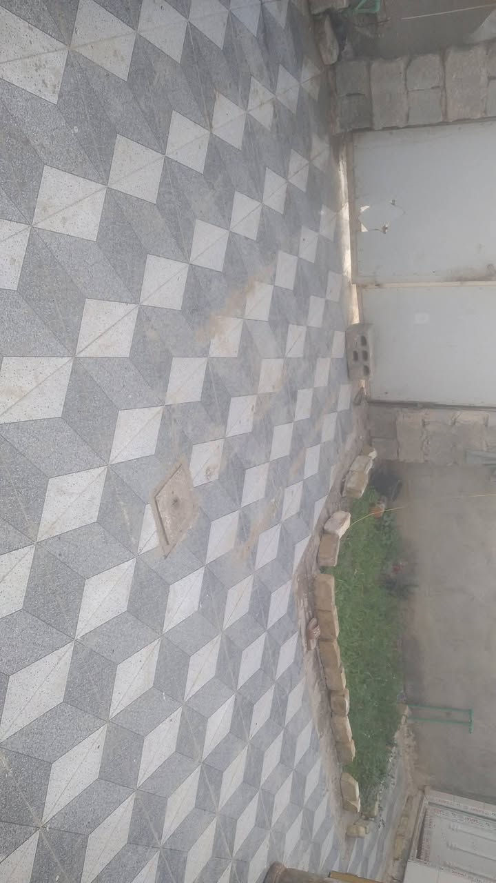 بيت للبيع المساحه 200 متكون من غرفتين وصاله ومطبخ واستقبال وحمام صحيات الموقع حي  بابل مهدي عاكول يم الطاقه الكهربائيه السعر خاص البيت كلش حلو ومرتب حتلو مراوس بيت الاستفسار عن الرقم ‏‪0788 705 5132‬‏
