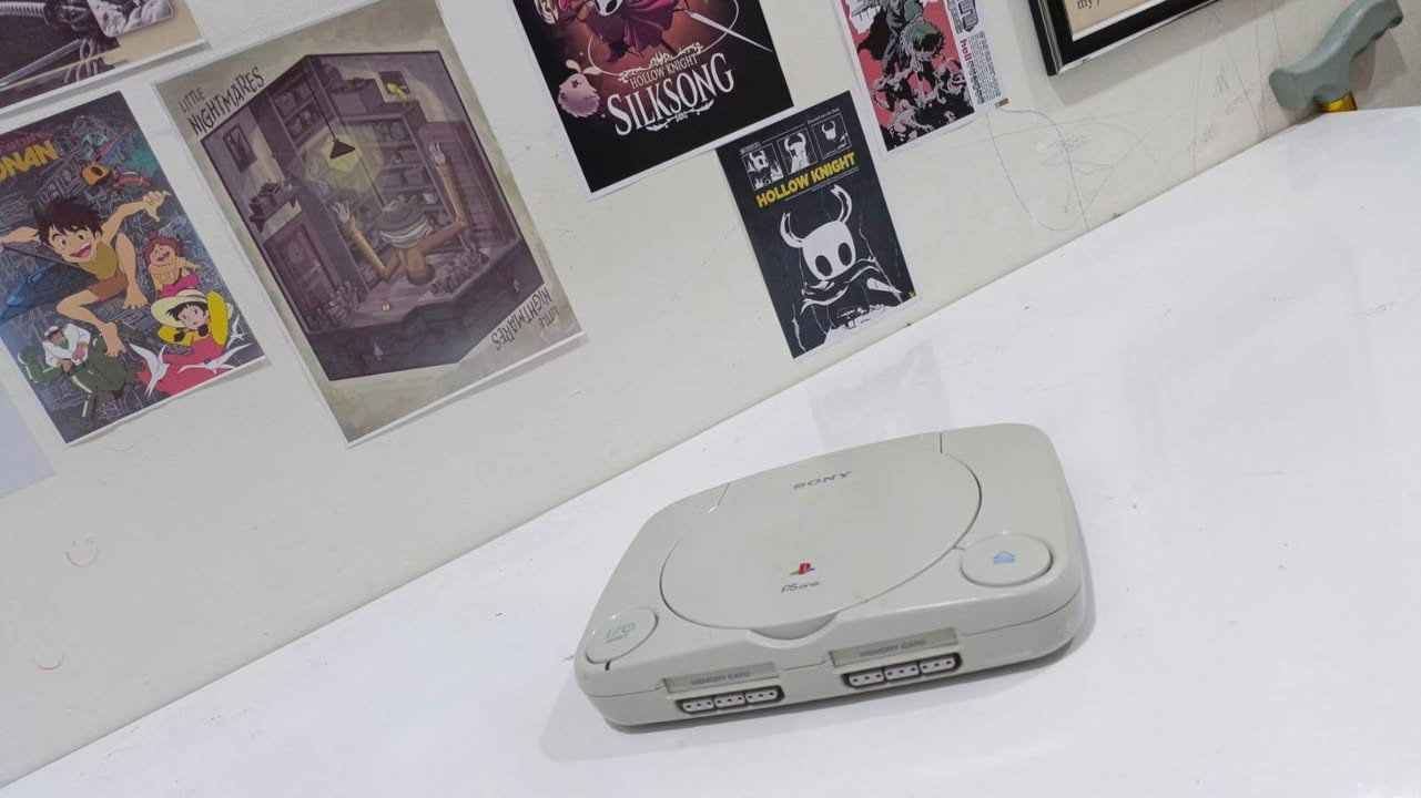 بلي ون سلم
كامل ملحقات شغال بدون مشاكل 

نظافة 95٪ جدا نظيف ملحقات نظيفة 

بس مشكلة بالجوستك مرات تشكل كم زر 

كامل ملحقات و ميموري يشغل فقط بال اصلي 

عدسة قوية فقط بال اصلي 

السعر ٤٥ مع التوصيل


**إذا كنت صاحب هذا الإعلان وتريد حذفه لأي سبب، رجاءا أرسل رسالة إلى الدعم الفني**