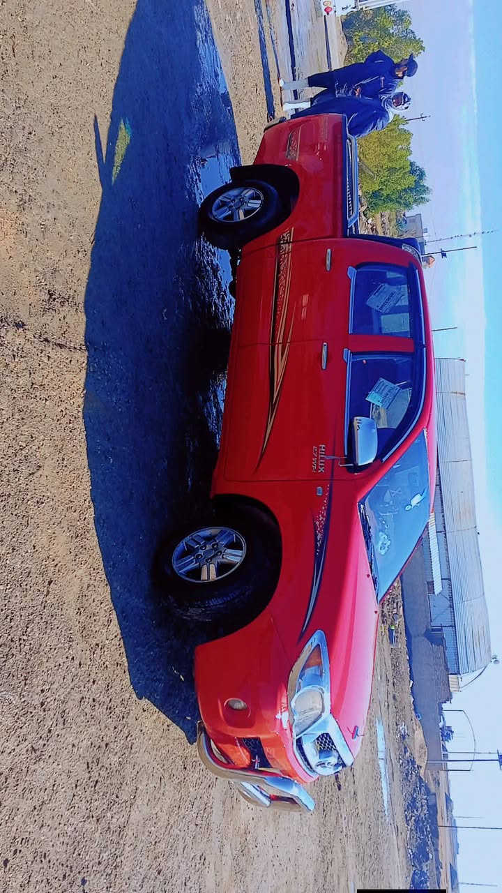 سلام عليكم بيكم فلاونزه 2009 سياره مكفولة كفاله عامه سياره جديده ومكينته مامفتوحه وكير خير من الله شـاصي 19 رقمي ***********
