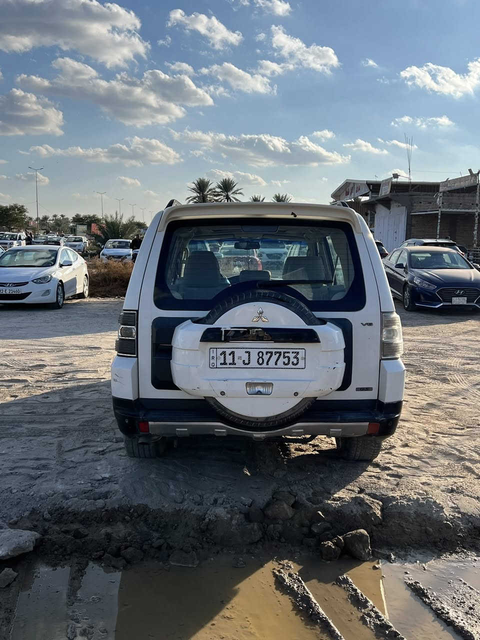 السلام عليكم للبيع باجيرو حبتور 2009 حجم المحرك 3800  رقم بغداد الجديد لون ابيض صدفي السياره نضيفه مال بيت خليجي فور ويل كشنات جلد كهربائي تدفئه تبريد مسجل دمام اشاير بل مري شفط  فتحه تبريد ثلاث قطع حساسات خلفيه السياره خير من الله بيها صبغ اربع اصابع والجاملغ الخلفي بارد الباقي مكفول السعر 127 هاتف ***********
مكان السيارة بابل
