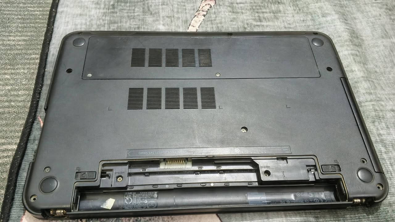 لابتوب للبيع Dell Inspiron 3521 بدون بطارية ب75 الف وبيها مجال
CPU core i3 3270U 
GPU intel hd graphics 4000 32MB
RAM 4GB
HDD 500GB
شاشة اكبر حجم 15.6 
وياها شاحنة اصلية 
ملاحظات الكفر الخارجي تعبان وخطين بالشاشة مامأثرات عليها أبد والنرمايد تعبانه


**إذا كنت صاحب هذا الإعلان وتريد حذفه لأي سبب، رجاءا أرسل رسالة إلى الدعم الفني**