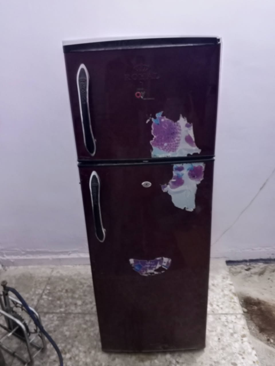 سلام عليكم ثلاجة صغيرة نضيفه مال بيت سعرها اب 120 وبيه مجال مكاني الاحسينيه مال  
***********
