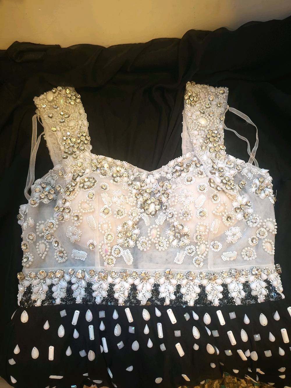 فستان ملبوس مرة وحدة قياسة ٤٢ اريدة ب ٣٥ ونضافتة ١٠٠٪