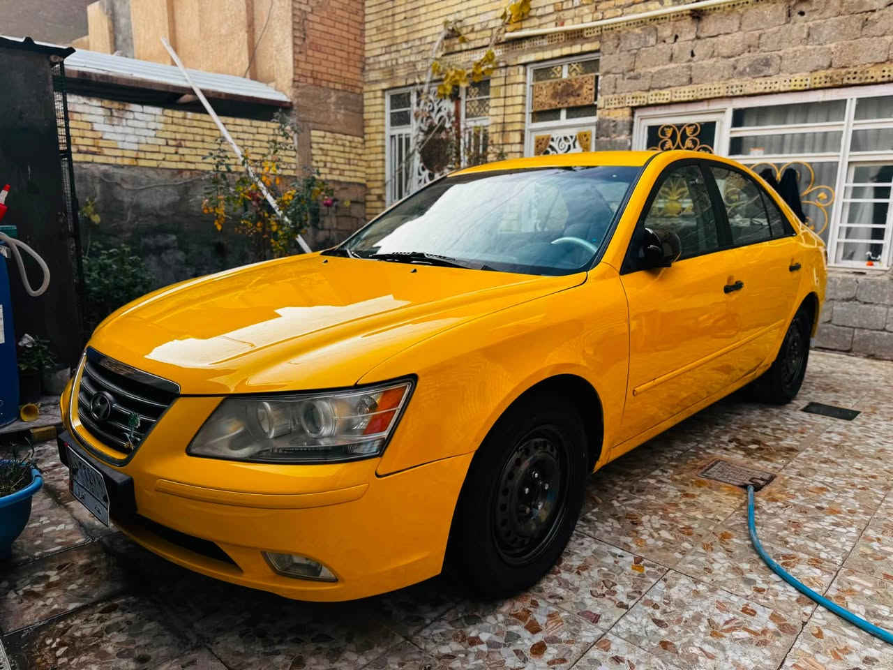 سلام عليكم سوناتا موديل ٢٠١٠ سياره جاهزه صبغه جديده وحلوه نقص فقط حداديه تبريد ثلج سعر ٩٠ رقم ***********
