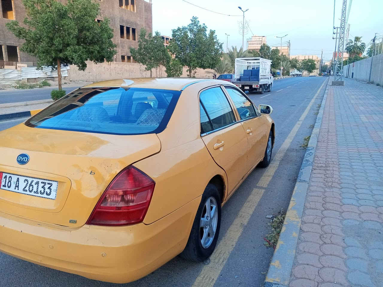 سلام عليكم بي واي دي f6 مديل 2011 رقم بابل مصفره هيه وغرامات هزه جديدة سنويتهه ل 2031 مكينه حداديه ضفيره باتري جدد عينه وصينية جدد مكان السيارة كربلاء سيارة بسمي السعر 33 ما متواجد على فيس هاذه رقمي ***********
