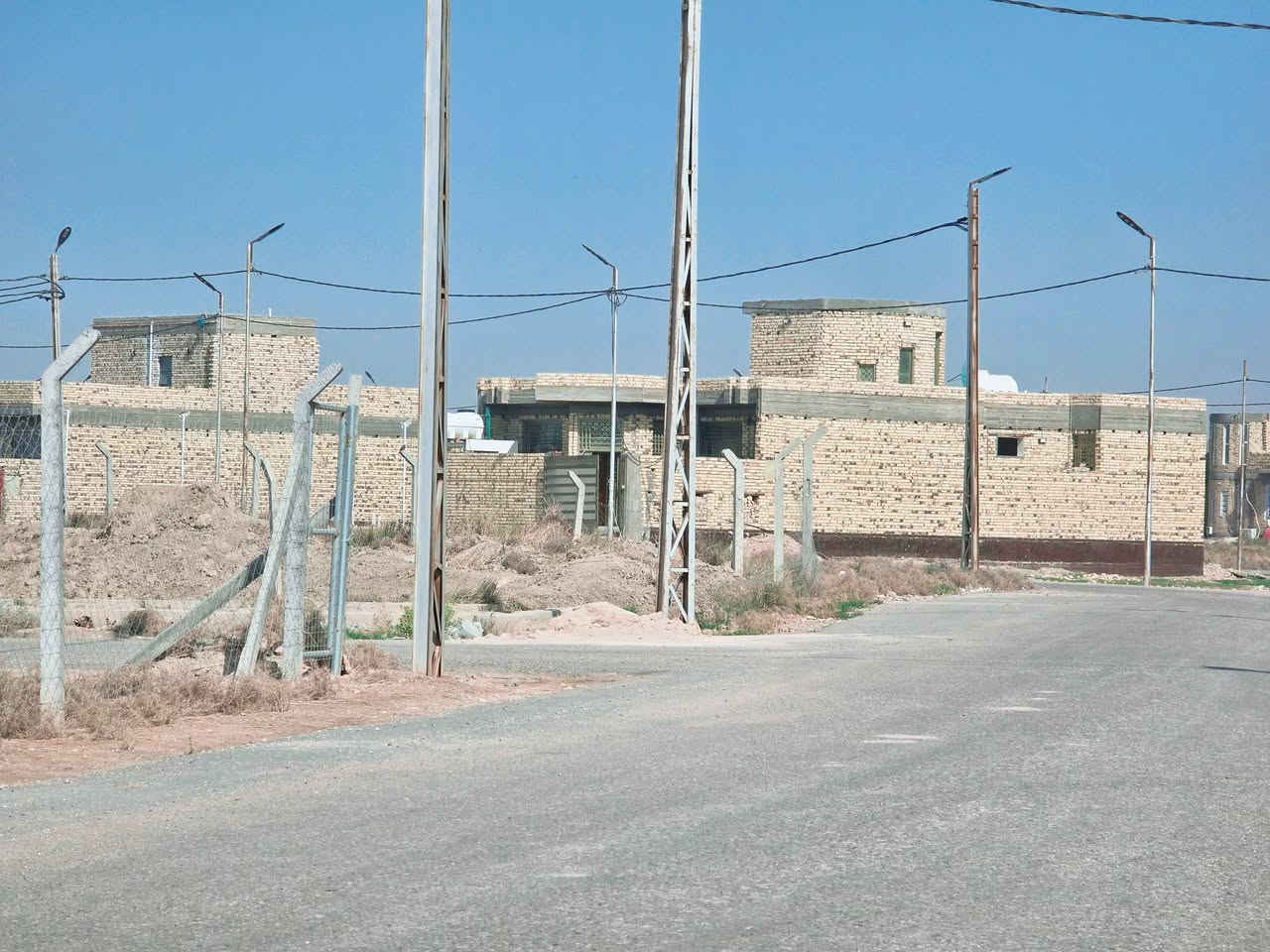 متوفر عرصات للبيع سند 25  كافه الخدمات مجمعات توحيد العفلوكي الاول والثاني مشموله بالتطويب الجديد المساحات المتوفره/[100/200/300/400/500/متر ]كما توجد مزارع مساحه المزرعه [1000متر/و500 متر ]العنوان نهايه حي الفرات بدايه طريق السنيه السياحي قرب سكه القطار بأسعار مناسبه للأستفسار... ***********///***********
