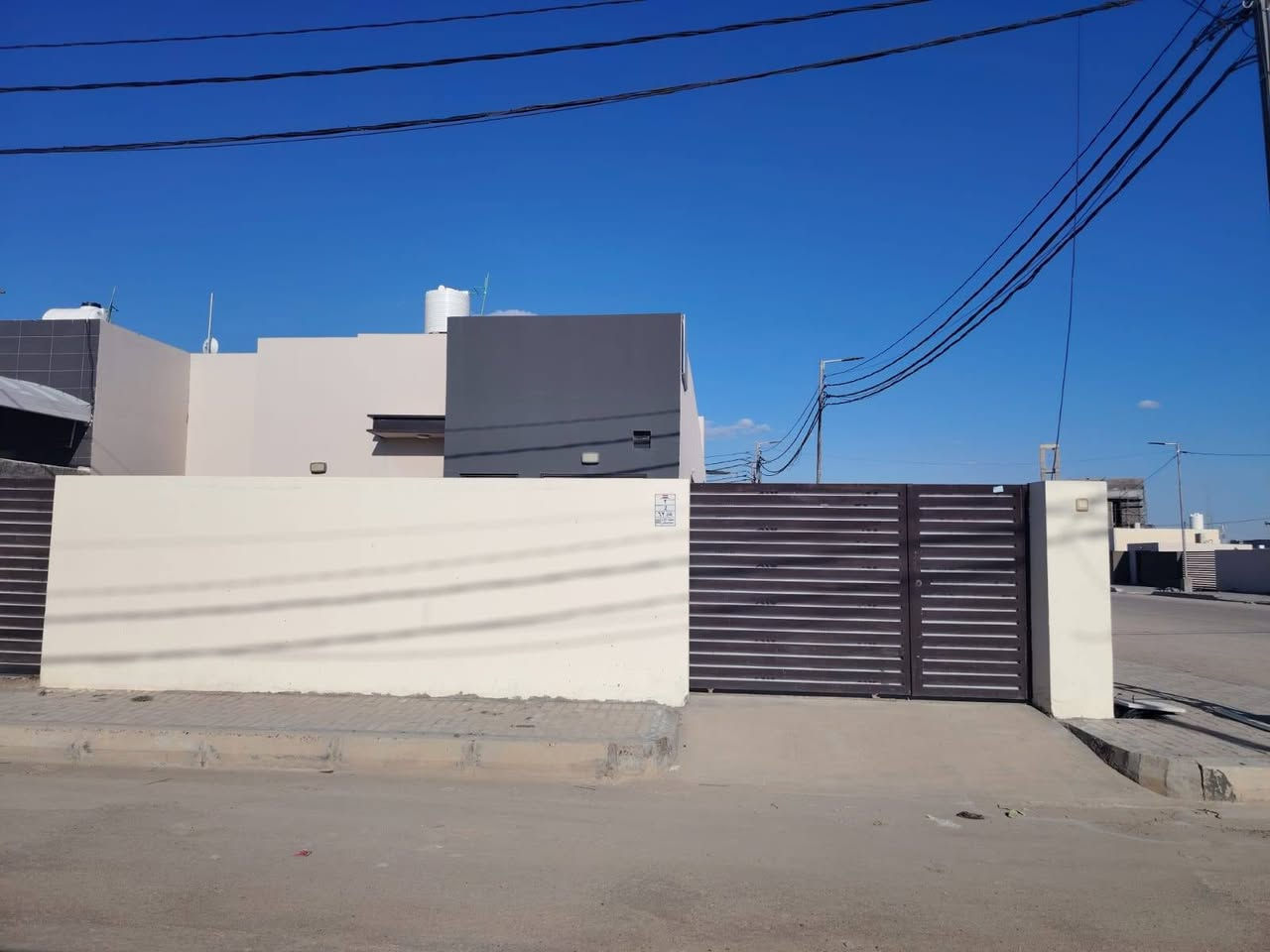 اجيب لك واعرض الك  واقدم لك 
عروض مناسبه وحلوة ورخيصه وقريبه من مركز المدينه 
وبناء عصري كلاسك وراىع 
مقدمة 35 مليون 
مساحه 160 متر 

ومقدمة 45 مليون
مساحه 200 متر 

لدوخ ولتحتار بيدك تصنع القرار 
واتساب متوفر راسني وانطيك التفاصيل 
***********
***********
