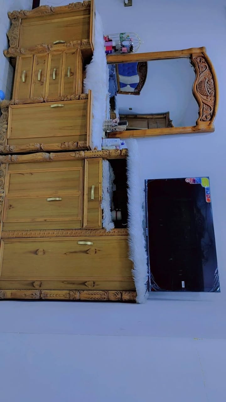 سلام عليكم اخوان غرفه زان تفصال مو سوكي الخشب 5ملم تجي  وتشوف ذا مو صاج عوفه تفصال ع يدي مشدوده شده واحده يعني اليخذه تحتبر شده ثانيه جربايه بلوك 7رجلين الله وكيلك حديد مو خشب اخوان الجناي الزان يخابر الرقم ***********
