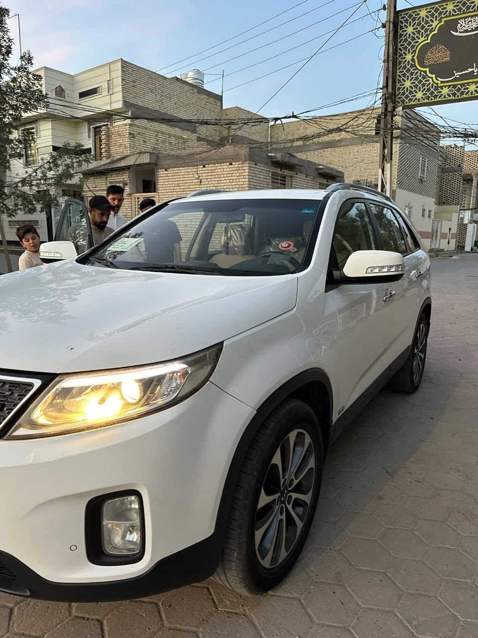 السلام عليكم سورنتو ٢٠١٤ شكل ١٥ بصمه تبريد ثلاث قطع كشن كهرباء لد امامي خلفي حساسات خلفي امامي مكينه ٤ سلندر السياره جاهزه مابيها اي نقص مكفوله ماعدا باب صبغ بدون دواخل والسعر ١٤٥ وبيها مجال قليل 
***********
