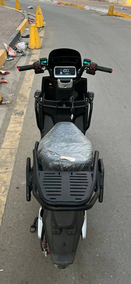 سلام عليكم شباب دراجه شحن زيرو زير سكنس مدرع كوري ام ار دراجه اليوم طلعت من وكاله بعدها ع وضع شركه غير مستخدمه ابد صفر كيلو متر دراجه عالميه وبيها مواصفات تخبل
الموديل 2026
النوع سكنس مدرع 360درجه . بلوجكترات جانبيه 
السرع 1.2.3.4
السرعه 90 
البطاريات 6دبل 
تشغيل عن بعد 
جهاز انذار السرقه 
تشغيل كارت الذكي 
بريكات +ويل امامي رياضي من شركه 
ملف جبير 2500Wحقيقي 
بريكات دسكات دهن هيدروليك 
كشن سياحي   vib 
دبل إشاره 
اشاير رباعيه 
لايتات زنوزن قويه جدا 
لونها مميز 
نوعا سكنس KOREA MR مدرعه
بيها 3قطع فايبر كاربون اصلي من شركه 
دراجه كامل وصل المعرض موجود ابسمي 

اي استفسار اتصال 

***********

مكاني بغداد
