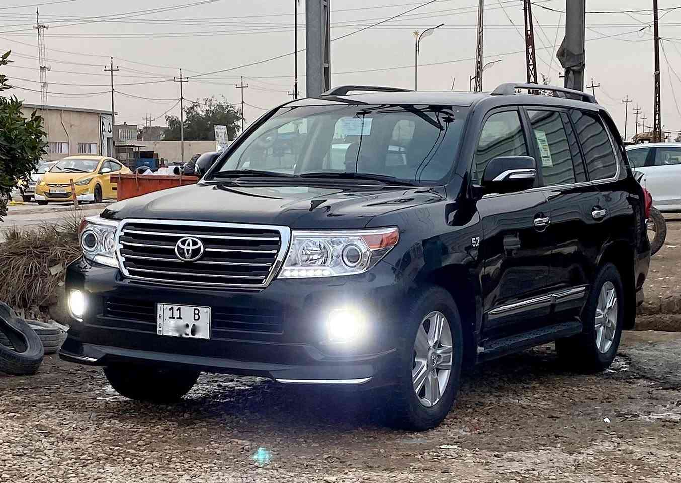 السلام عليكم لاندكروزر vxr  بريم 2012 كفاله
سياره جديده بدون صبغ حتى الدعاميات فقط بارد جاملغ امامي ايمن ماشيه 175 الف حقيقي شرط الفحص. مكينه  4600 المرغوب مواصفات فول البريم معروف ام الطفايه ليزرات ترحيب مري قلاب وشفط كشن السايق كهرباء ثلاث دكم فتحه زراك امامي حساسات امامي خلفي بلادي سياره احله من صور تخم تاير يابني جديد صدر امامي خلفي كله جديد السعر 355 بيها مجال للاستفسار ***********
مكاني الديوانيه / السدير
