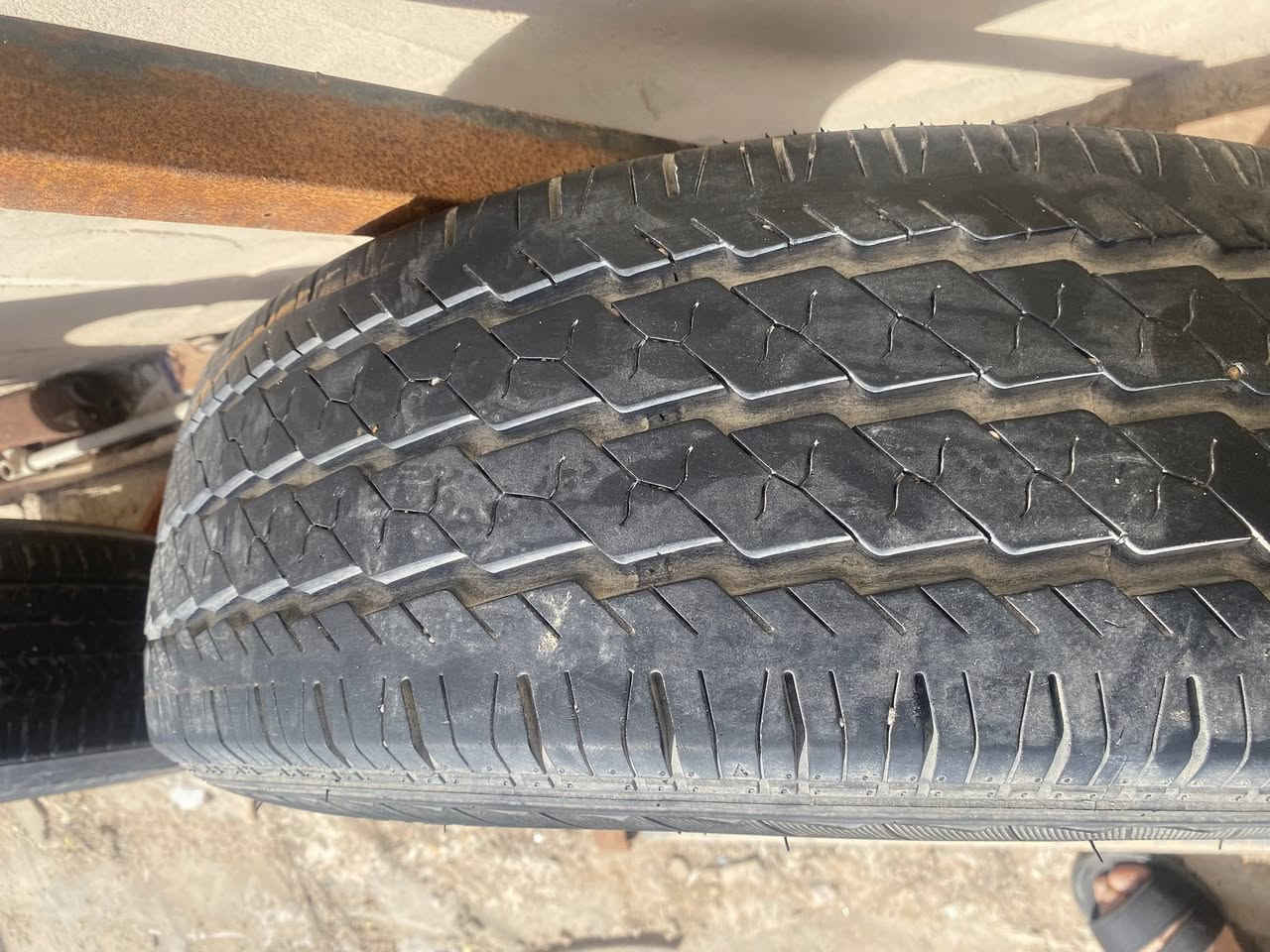 تخم تايرات مستعمل  حجم ٢٠٥/٦٠/١٦
نظيف بدون كسر او بنجر
التخم ٤ تايرات ب ٦٠ الف
مكانه نجف قرب مطعم الساقي


**إذا كنت صاحب هذا الإعلان وتريد حذفه لأي سبب، رجاءا أرسل رسالة إلى الدعم الفني**