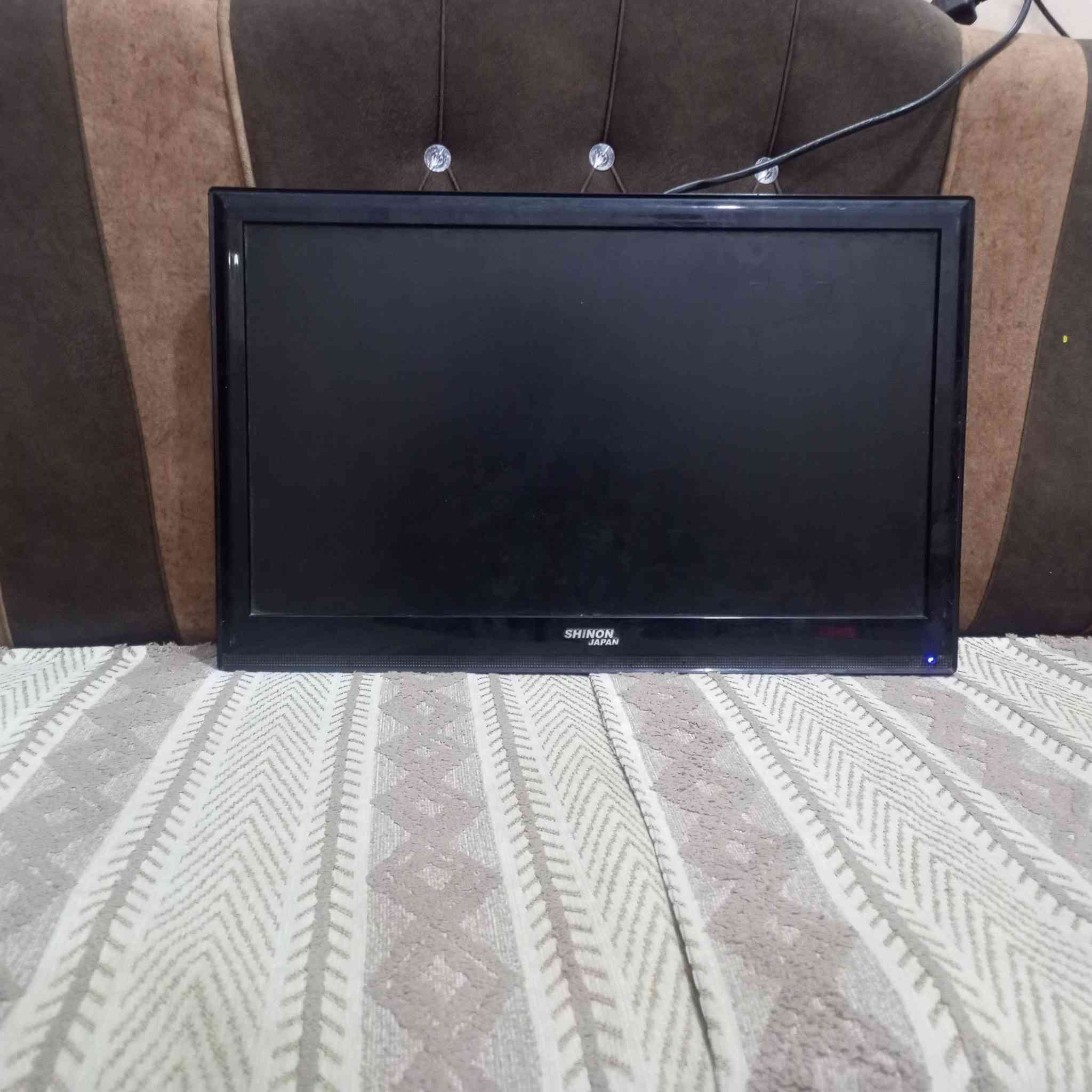 بلازمة شرط الفحص شرط الشغل
بيها بس خط داخل الشاشه 

حجم صغير السعر 75 الف رقمي 

*********** واتساب
