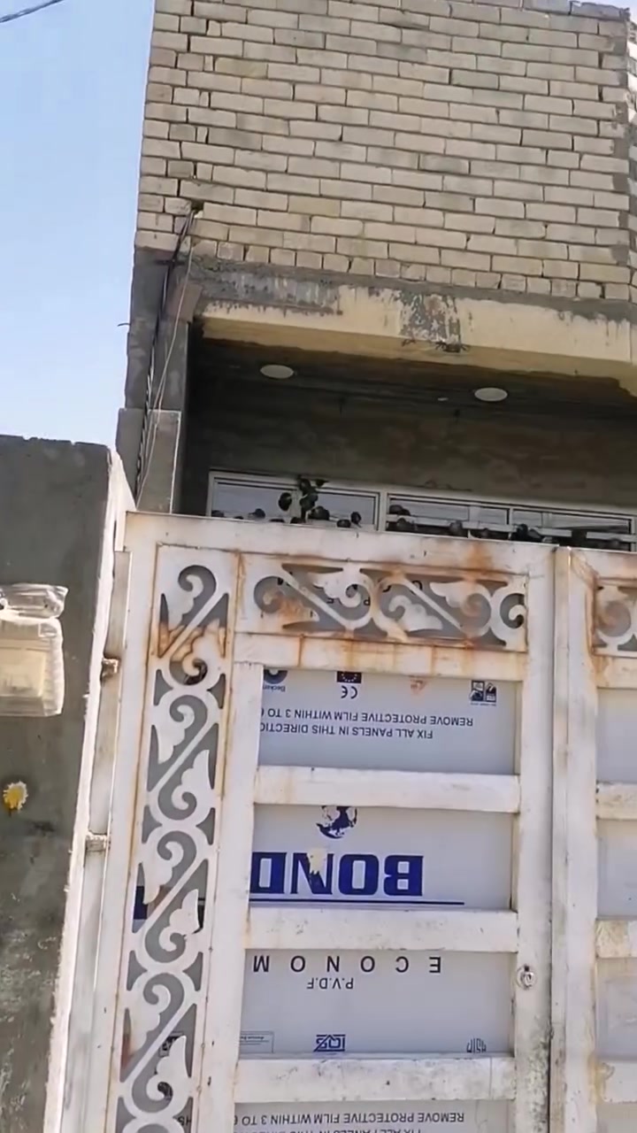 بيت للبيع المساحة ٢٠٠ متر البناء ١٤٠ متر العنوان حي دجله لاستفسار الاتصال على ***********
