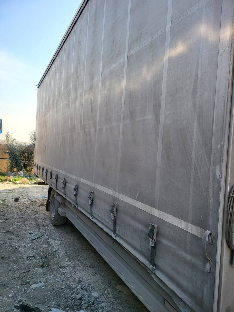 السلام عليكم اخوان بدي اتيكو وحش مديل 2016 طول البدي 7/75 من الخارج وارتفاعه 3 متر من الداخل للستفسار اكثر ***********
