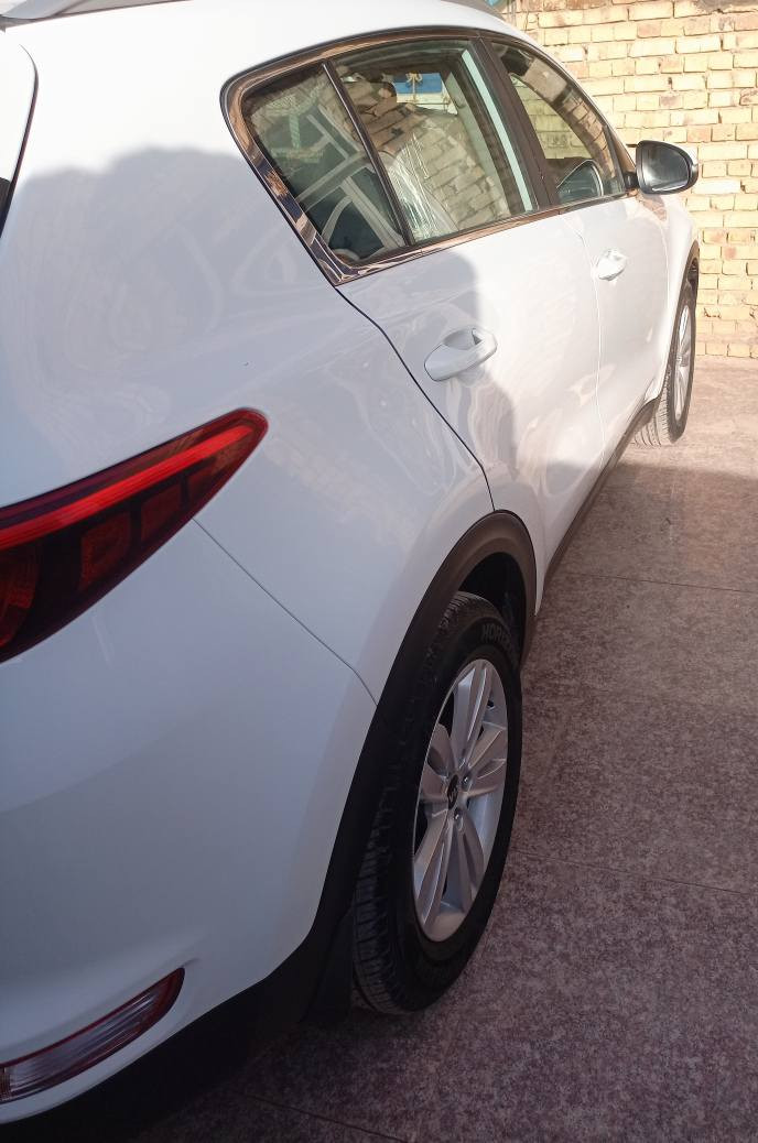 موديل 18 خليجي مكينة 2000 دوش مواصفات المعروفة بالإضافة إلى دوشمة جديدة تخم تاير لايت زنون سويج عدد2 سنوية جديدة بأسمي مداور ثاني يوم ماشية 90 السيارة جديدة مابيها اي نقص مال بيت بيها ضربة باب ورة السايق والدعامية مبدلة فقط العنوان الديوانية حي العسكري 
***********
