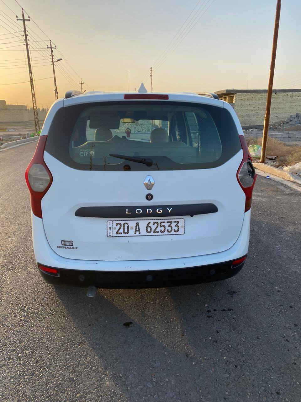 السلام عليكم 
سياره رينو لودجي ٧ راكب سياره جاهزه للاخير
السياره موديل ١٤ باسمي 
مكان السياره بغداد جسر ديالى 
السعر ٦٥ $
***********
