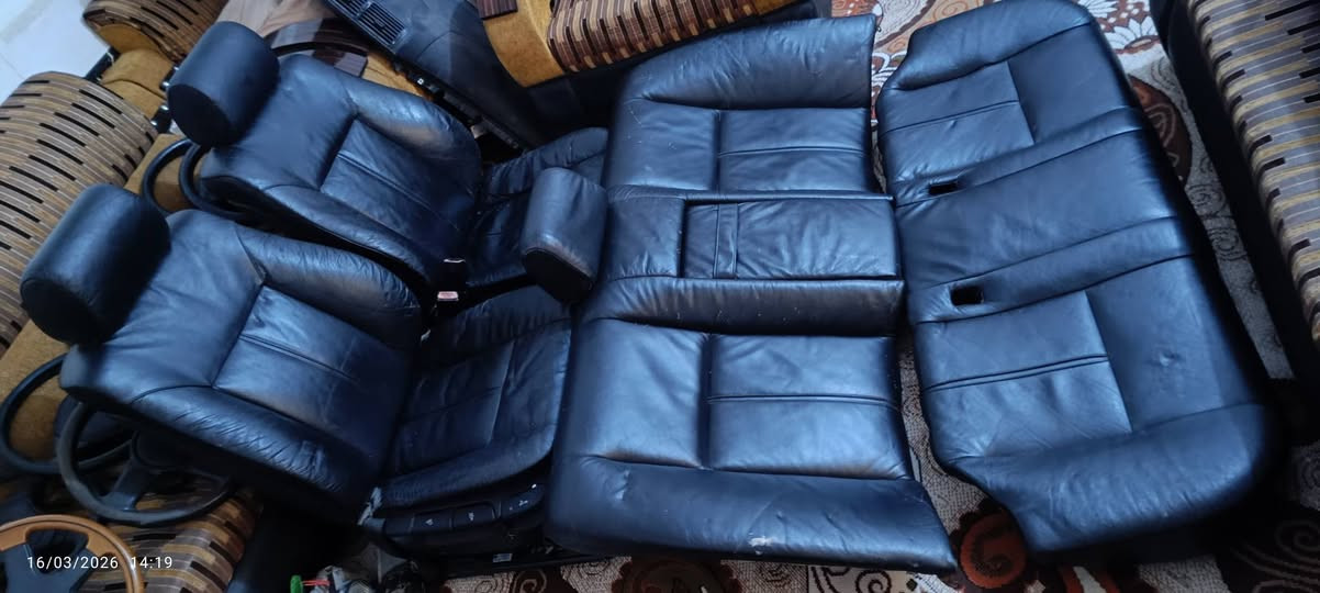 السلام عليكم 
للبيع كشنات ميكانيك صقر حاويه شرط سعر ٣٥٠ الف بيهن مجال 
تخم بطاين خلفيات برده جدد صاج فورميكا اسود سعرهن ٢٥٠ الف بيهن مجال مكاني الديوانيه ***********

