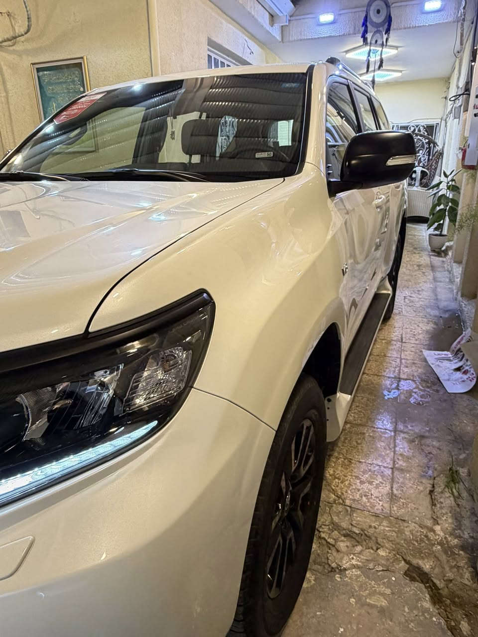 السلام عليكم ورحمة الله وبركاته
تويوتا لاند كروز برادو موديل ٢٠٢٣ TXL 
السياره ماشيه ٥٠٠٠ الاف كيلو منر  قابل للزياده 
السياره بعدها زيرو بوضعيه الشركه و بعده ضمانها موجود 
السياره مكفوله من  كلشي والسياره mid night 
للاستفسار ***********
