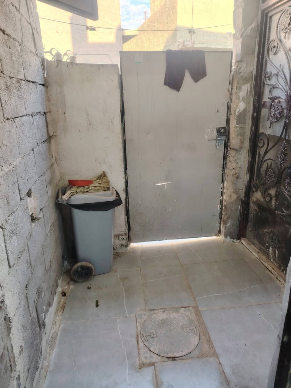 سلام عليكم بيت للبيع زراعي المساحة ٧٠طابقين يحتوي على استقبال ومطبخ وصاله وغرفه وصحيات وترك الطابق الثاني يحتوي على غرفة وصالة وحمام وسطح الاستفسار على رقم ***********عنوان دور الصحة الثانيه يرهم قسط سعره ٤٠
