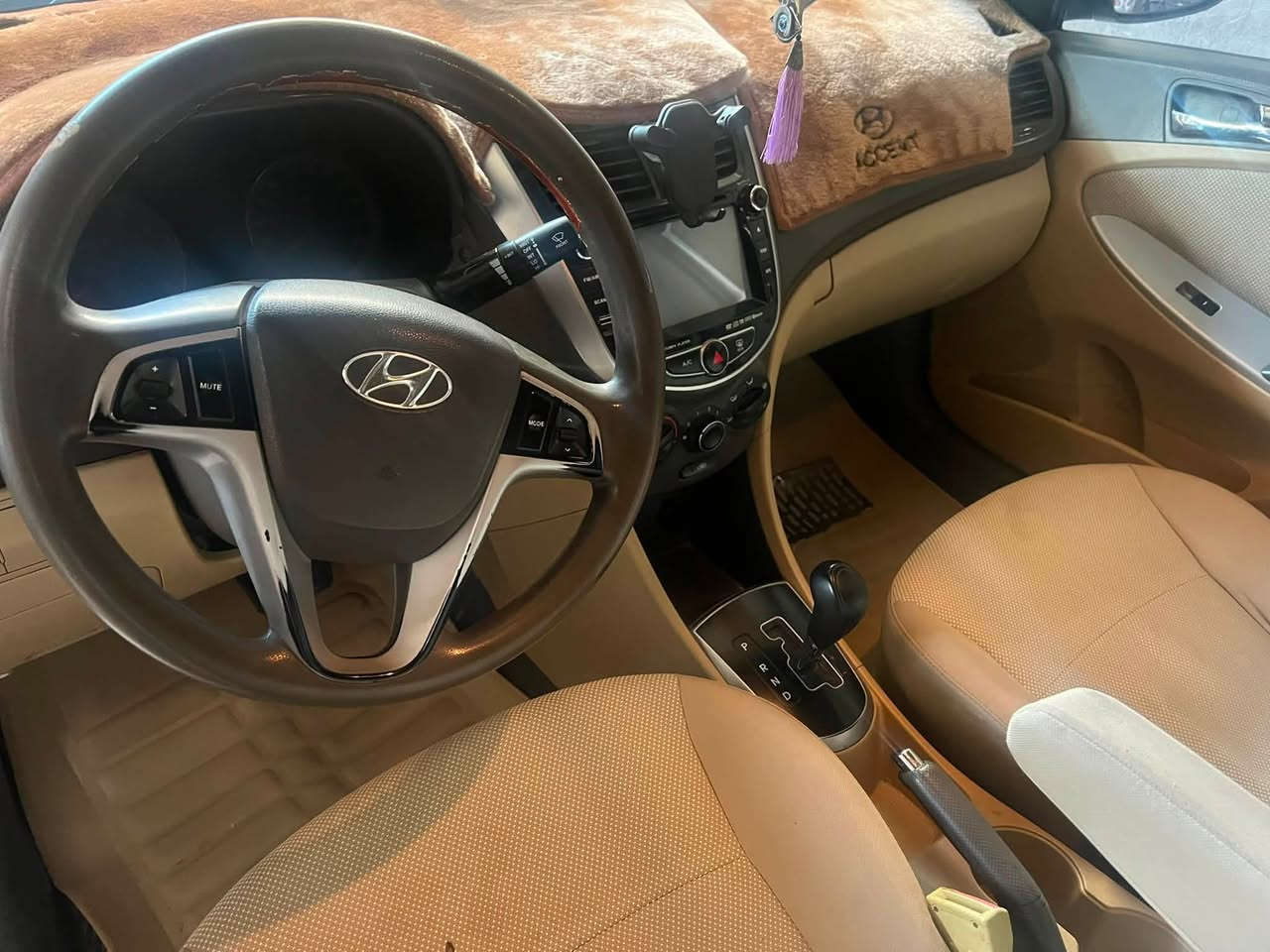 اكسنت خليجي للبيع أو مراوس بنيسان  تبريد مكينه كير جدد بدي بي صبغ اثر تقشير قطع أبيع حزام  راعيه يريد تحويل. ***********. السعر 75 بيه مجال
