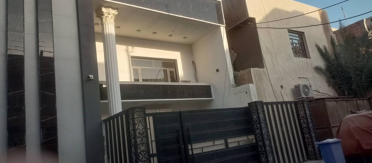 السلام عليكم بيت للبيت مساحه 105 م واجه 7 م بناء حديث من الأساس يتكون من كراج وصاله +مطبخ+ 3 غرف نوم سويتات + صحيات وترك البيت بناء ٢٠٢٤ موقع البيت الغزالية شارع مدير الأمن مربع المهيمن قرب مدرسه سامراء ...للاستفسار عن السعر باقي التفاصيل الاتصال ع
***********
