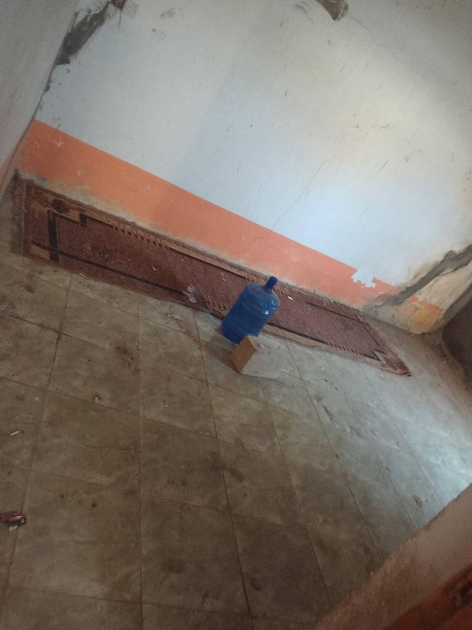 مشتمل لبيع جوه جسر الكفل مساحه 100 واجه 5 سعر 16 وبي مجال الاستفسار *********** النجف, العراق
