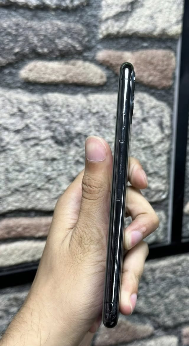 :
iPhone 11 Pro Max 
• Model: iPhone 11 Pro Max
• Storage: 64 GB
• Battery Health: 100🔋
• Condition: Normal ✅
• SIM: Single SIM
• Face ID: Working perfectly✅
• Price: $300 (Open to trade / Exchange 
ايفون 11برو ماكس
بطاريه 100مصعد
نورمال 
تك سيم
فيس ايدي شغال
السعر 300يرهم مراوس


**إذا كنت صاحب هذا الإعلان وتريد حذفه لأي سبب، رجاءا أرسل رسالة إلى الدعم الفني**