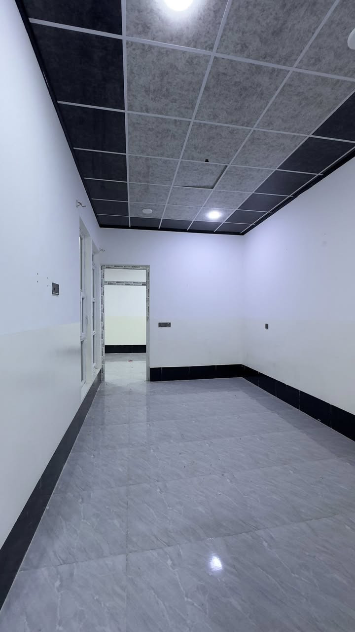 السلام عليكم 

دار للايجار في حي السماح الثانيه طابق ارضي
غرفه وهول واستقبال 
سعر ٢٥٠

مكتب صفوان السنجاري 
‏***********
***********
