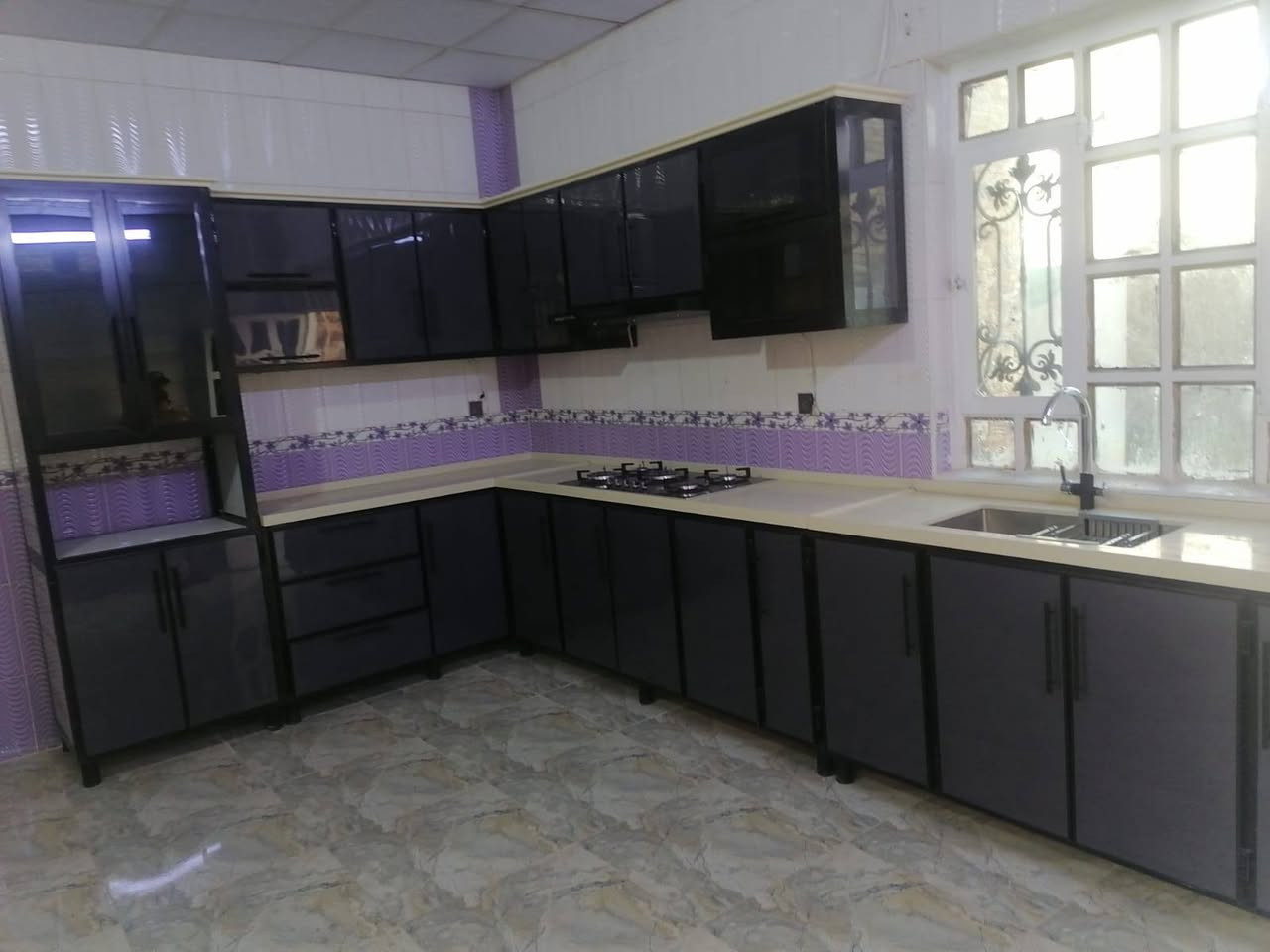 سلام عليكم كاونتر البيع جديد صارله سبوع من سكمنه السعر مليونين وبيه مجال مكان الديوانيه الجمهوري شارع محميد الاستفسار ***********
