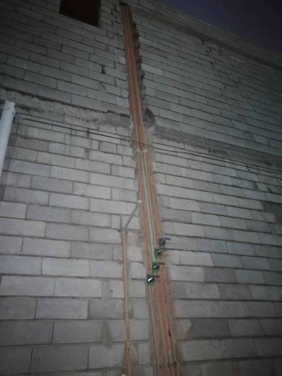 يوجد كادر عمل سباكى تاسيس بيوت مي مجاري كهربا ***********
