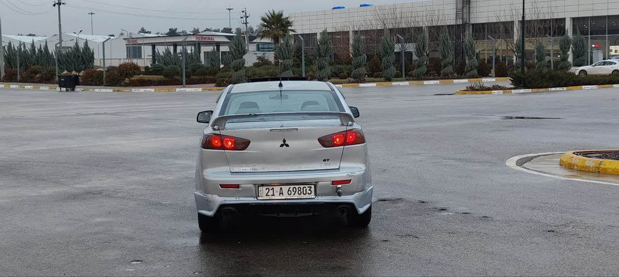 شوين سليماني
***********
لانسه ر قرش ٢٠٠٨
مه كينه ٢٠ كيرو مه كيه نه ته قه و ره قه كاره باي كامل به شه رت ته بريد سارد كه رم به شرت ٤ تايه و ويلي لوكي بو به ستراوهسي بو جوار با جه به خه بي ده عمو ليدراوي سه نه وي به ناوي خومه به شرتي ته حويل ٧٧ كه لا مه جالكي كه م السليمانية, العراق
