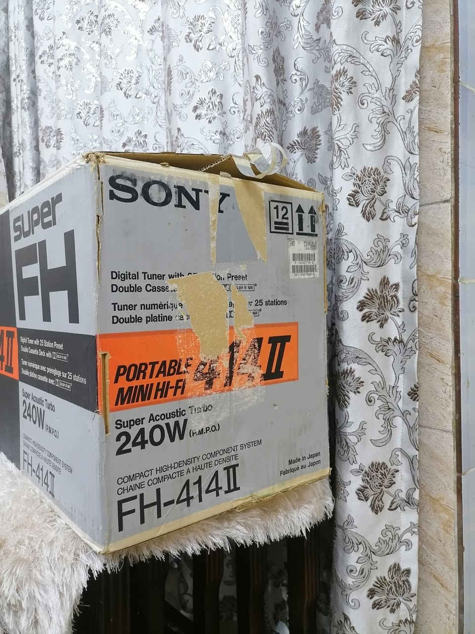 السلام عليكم ورحمة الله وبركاته جبنالكم تحفه فنيه من اندر النوادر مسجل سوني دبل كاسيت وا راديو وا اواكس وا مكرفون بل كارتون فتح لعرض التصوير فقط غير مستخدم قيد ياباني اصلي للبيع السعر خاص مكان موصل يوجد توصيل كافه محافظة العراق وهذا رقمي *********** موجود واتساب علا هذا الرقم
