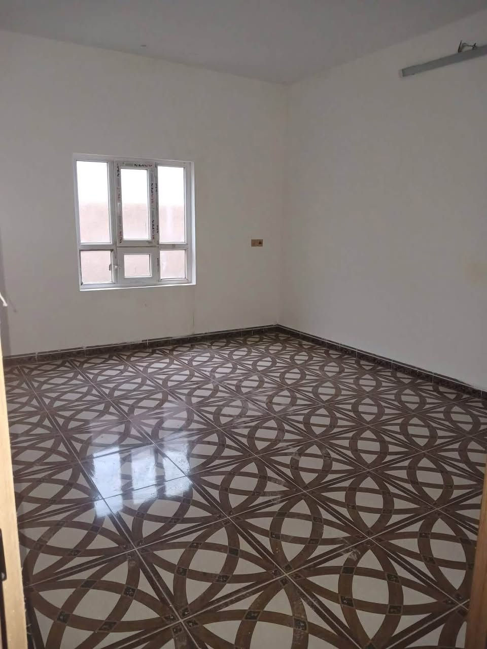دار للبيع 
مساحة 200 متر في منطقة 3000 يسار مدخل الديوم خلف التجاري  اربع غرف نوم استقبال و مطبخ وصالة وسطية وثلاثة حمامات وحديقة وكراج للاستفسار ***********
