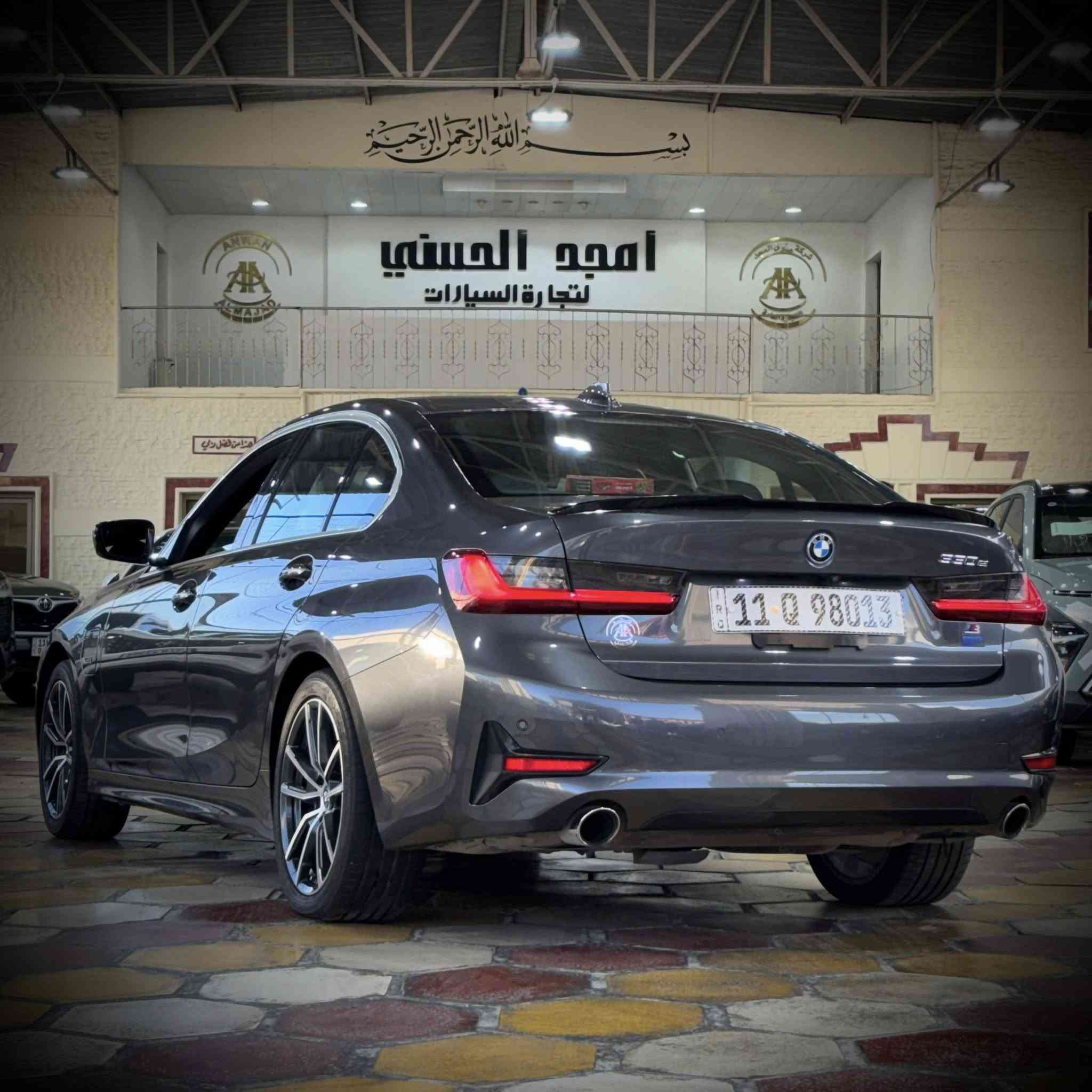 السلام عليكم
BMW 330e plug in hybrid 
موديل 2022 رقم بغداد
ثلاث وضعيات قيادة (بانزين / هايبرد / كهرباء)
ماشية 45الف 
المواصفات : 
شاشة 
تدفئة كشنات 
ميموري سيت
لدات داخليه 
فتحة سقف 
داخل جلد اسود 
صندوك كهرباء رادار امامي وجانبي وخلفي 
وبقية المواصفات معروفه 
حادث السياره صبغ دعاميه اماميه مع بارد بسيط بدايه البنيد من  اليسار مع رصعه محسوبه بجاملغ  صور الحادث موجوده مع السونار 
بدون ايرباك بدون دواخل 
السياره نظيفه جدا متحتاج اي مصرف صفر مسج
مكان السياره البياع او حي الجهاد الاطباء 
السعر 240
موجود واتساب  ***********
